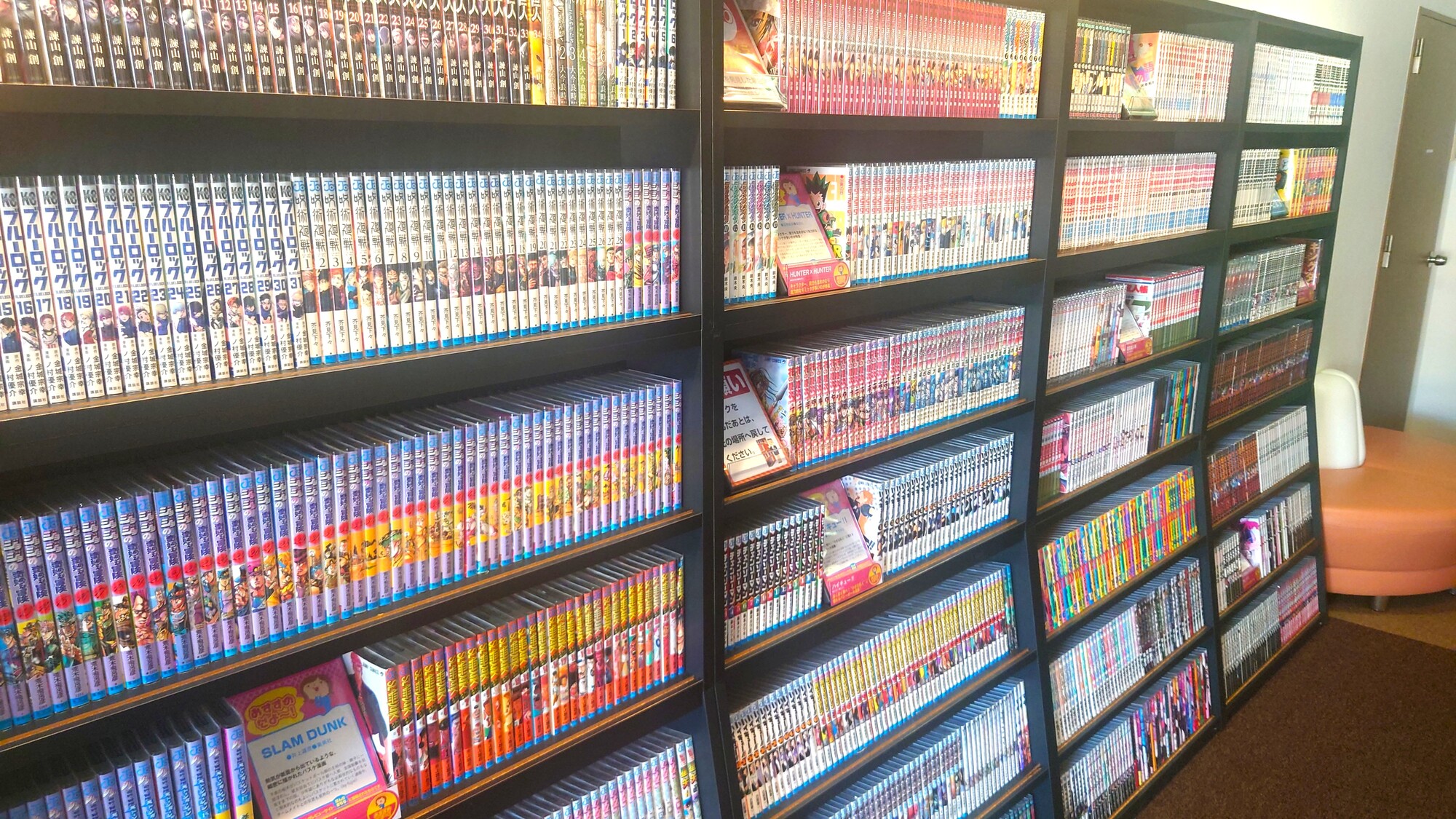 コミックスペース　本棚