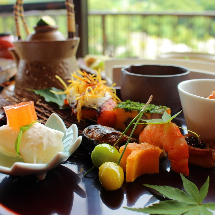 【楽天スーパーSALE】5％OFF【個室食事処で夕食】古民家の雰囲気が人気☆季節の会席を個室で堪能