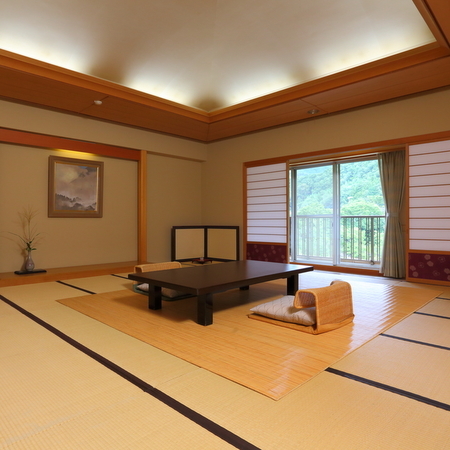 20張榻榻米 + 6張榻榻米專用房間