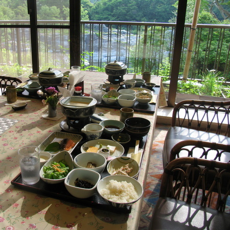 【1泊朝食】夕食なし・朝食あり☆22時までチェックインＯＫ！お部屋からは長瀞渓谷・岩畳の絶景