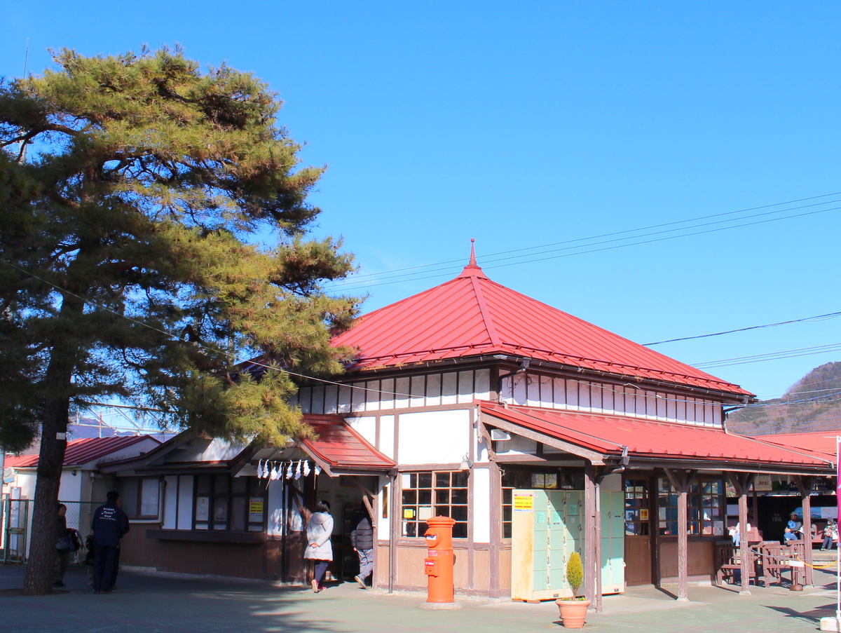 長瀞駅・徒歩３分★築１００年のかわいらしい木造建築駅舎で、関東の駅百選にも選出。当館最寄駅です。
