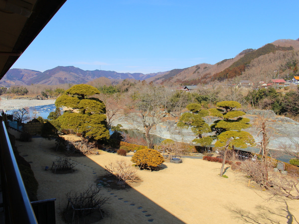 客室から見た庭園（2月頃）