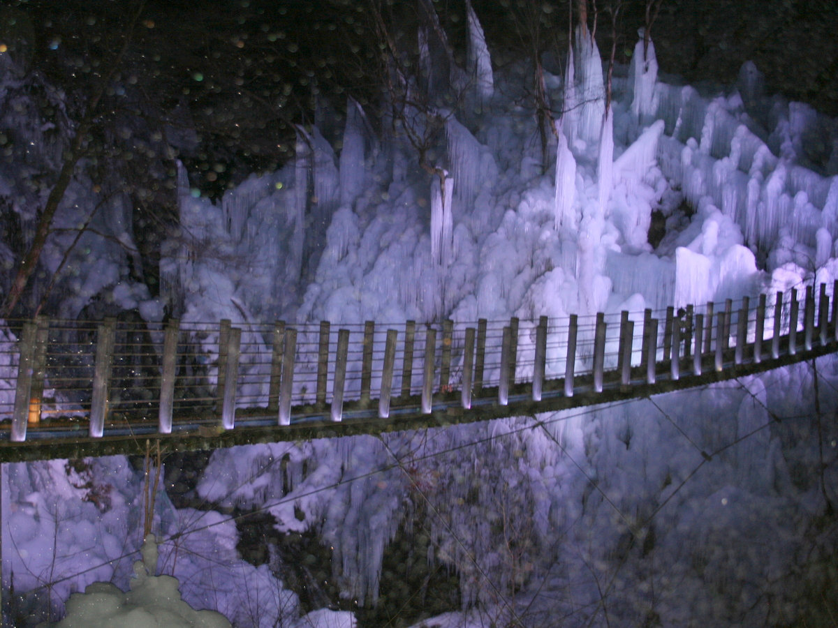 【秩父氷柱】尾ノ内渓谷・車５０分★小鹿野町にある氷柱スポット。吊橋がありロケーションGOODです