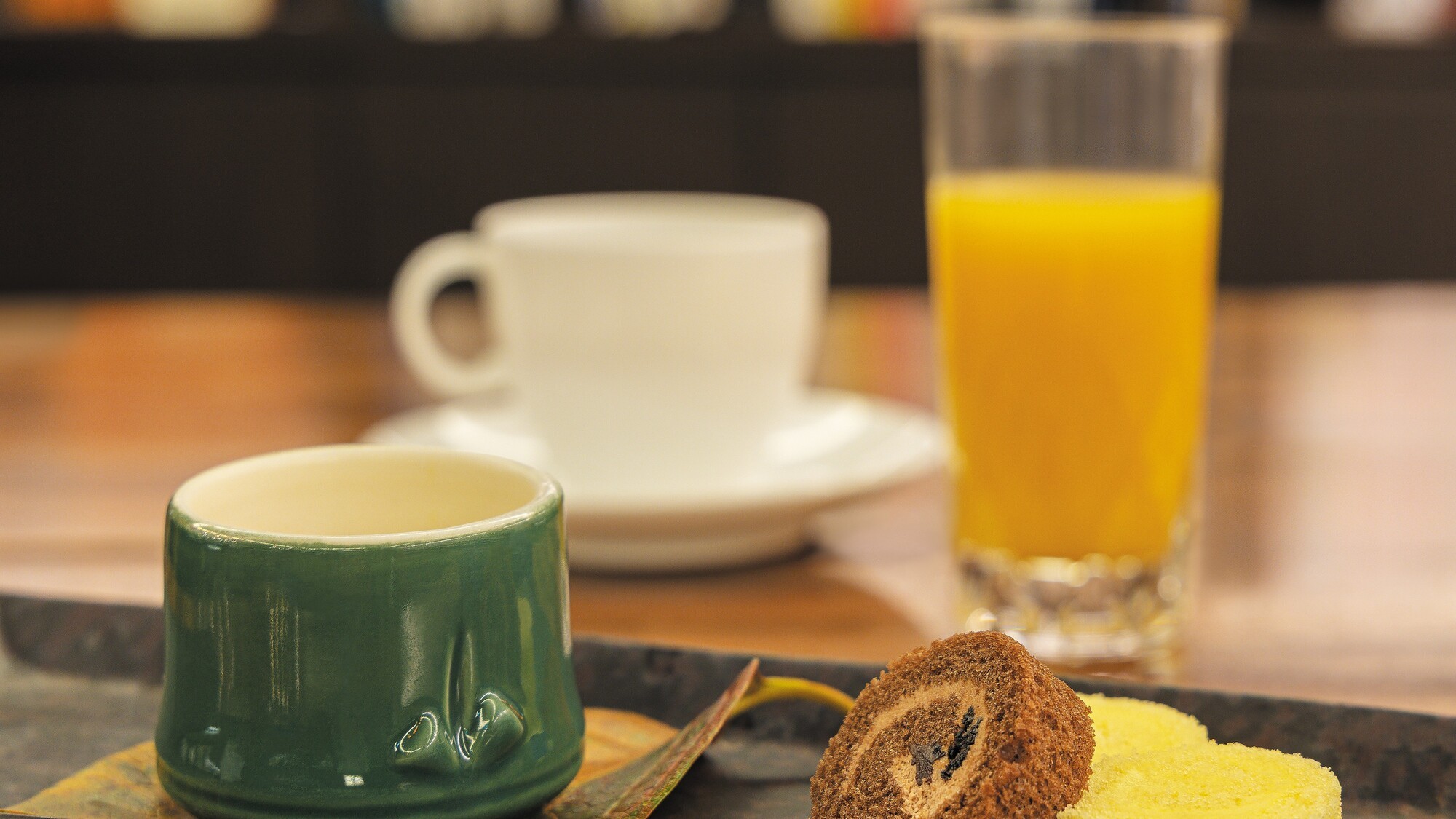 ■ライブラリーラウンジ「シルク」ティータイムイメージ（15:00～17:30）