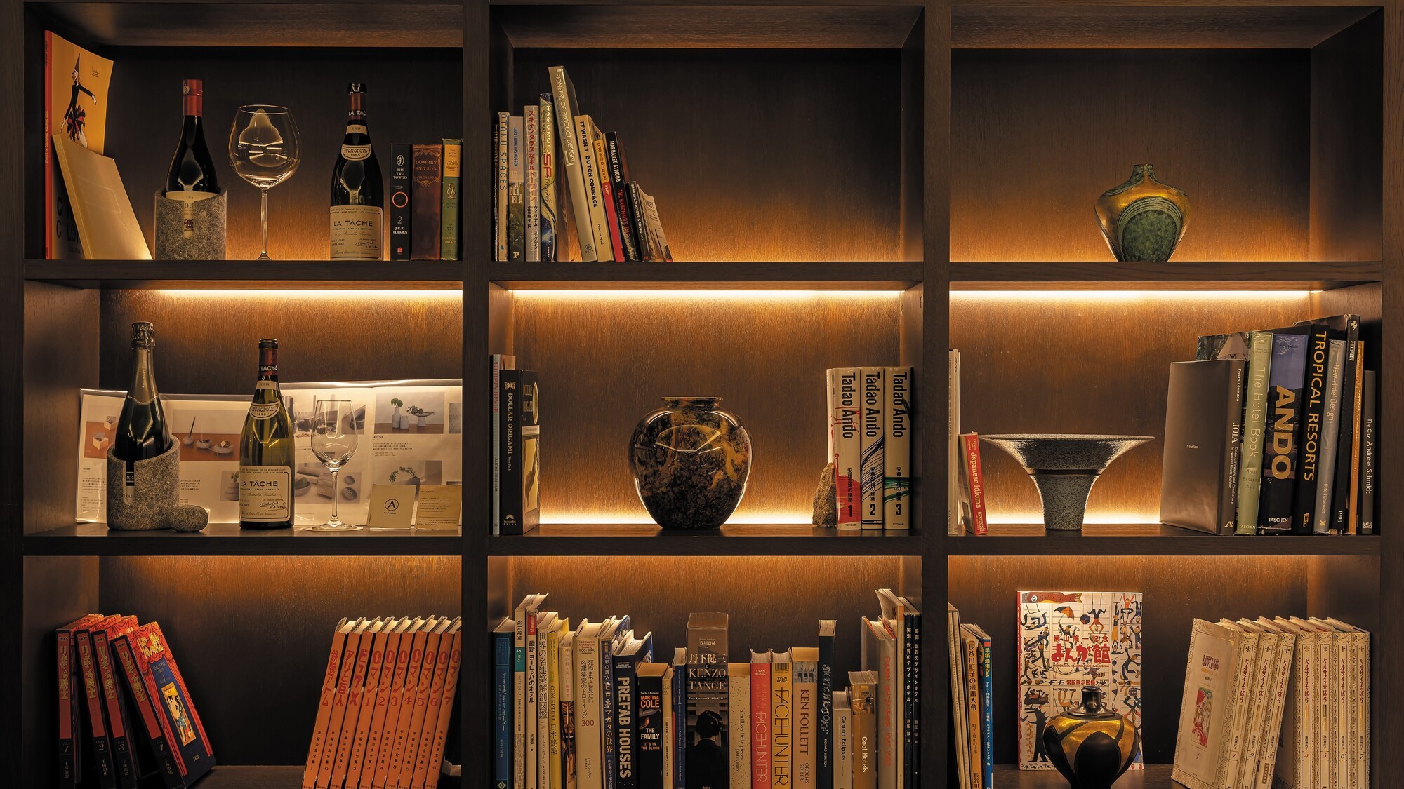 ■ライブラリーラウンジ「シルク」。様々な書籍ご用意。お時間のゆるす限りごゆっくりお過ごしください。