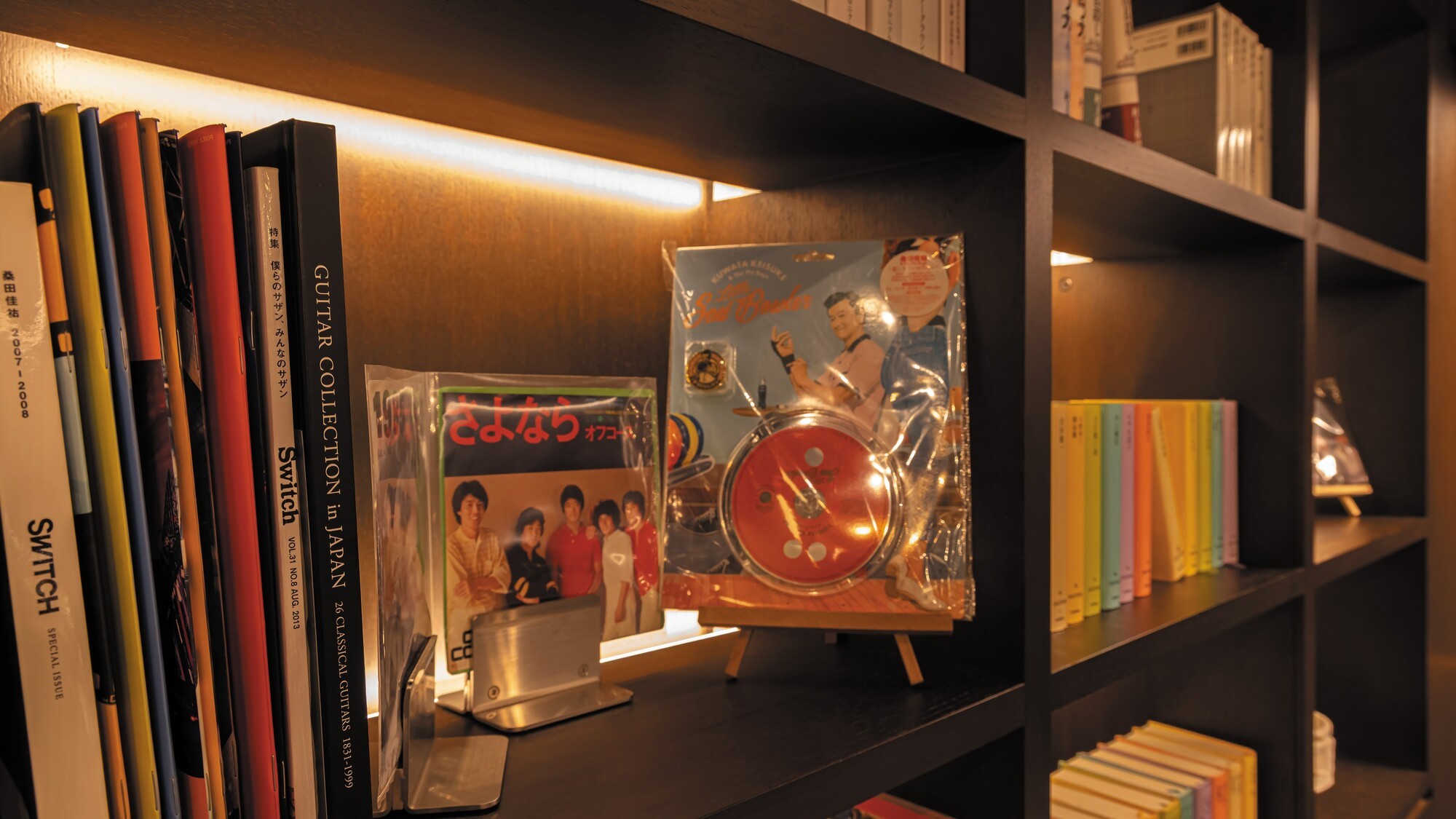 ■ライブラリーラウンジ「シルク」。様々な書籍ご用意。快適な滞在をご提供いたします。