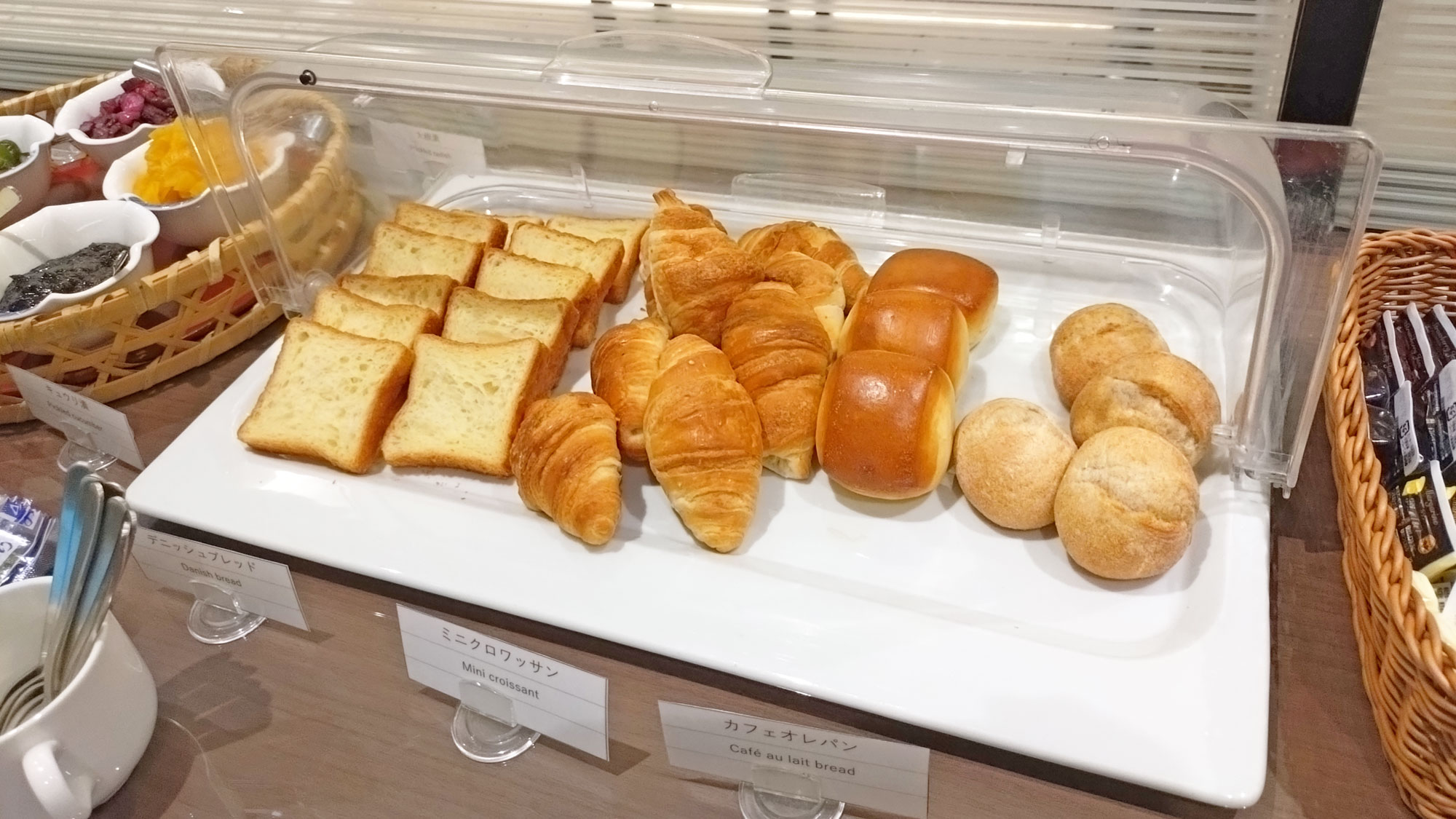 【朝食】パン各種
