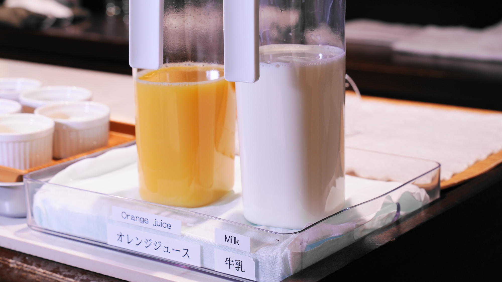 【朝食】オレンジジュース・牛乳