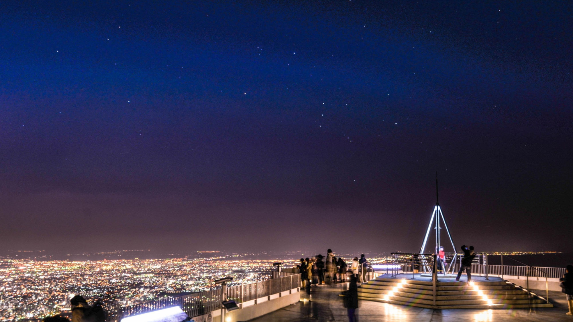 【もいわ山展望台】ホテルから車で約20分。札幌の魅力を体感できるスポット。