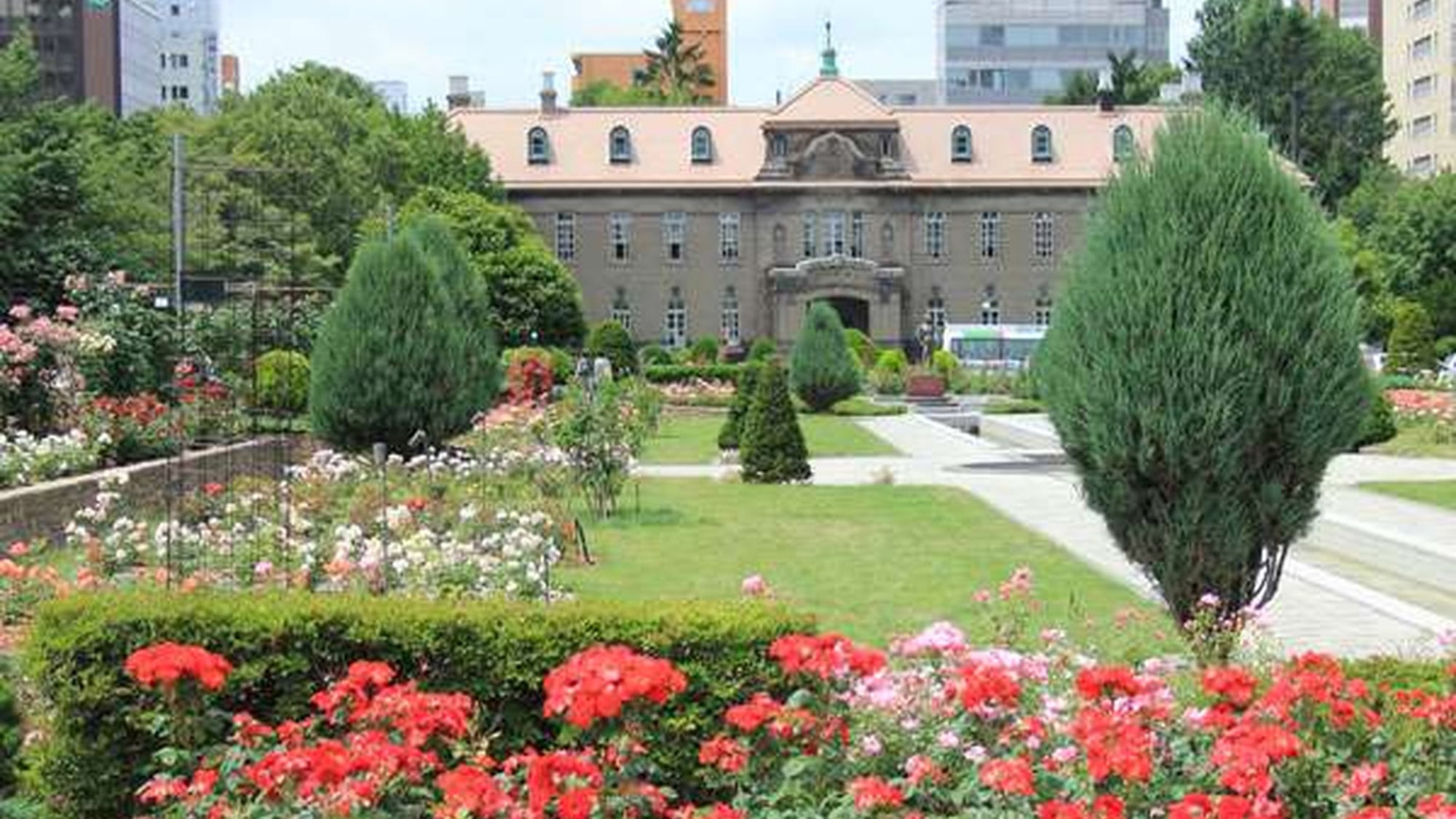 札幌大通公園 西12丁目のサンクガーデンゾーン。