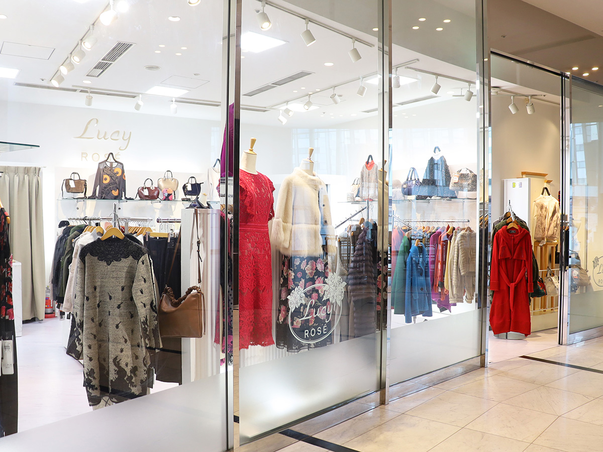 「ブティック ルーシーローゼ」婦人衣料品から小物雑貨まで、バラエティー豊かな商品ご用意。