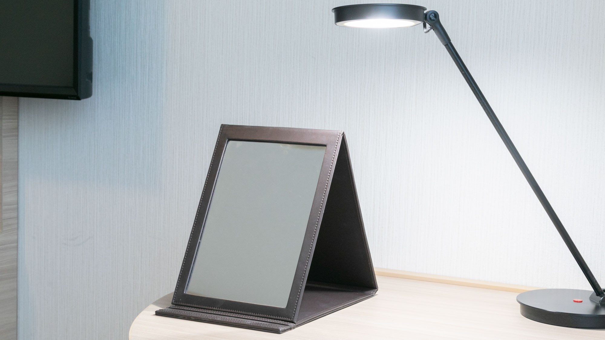 【スタンドミラー】全客室にスタンドミラーをご用意しております。