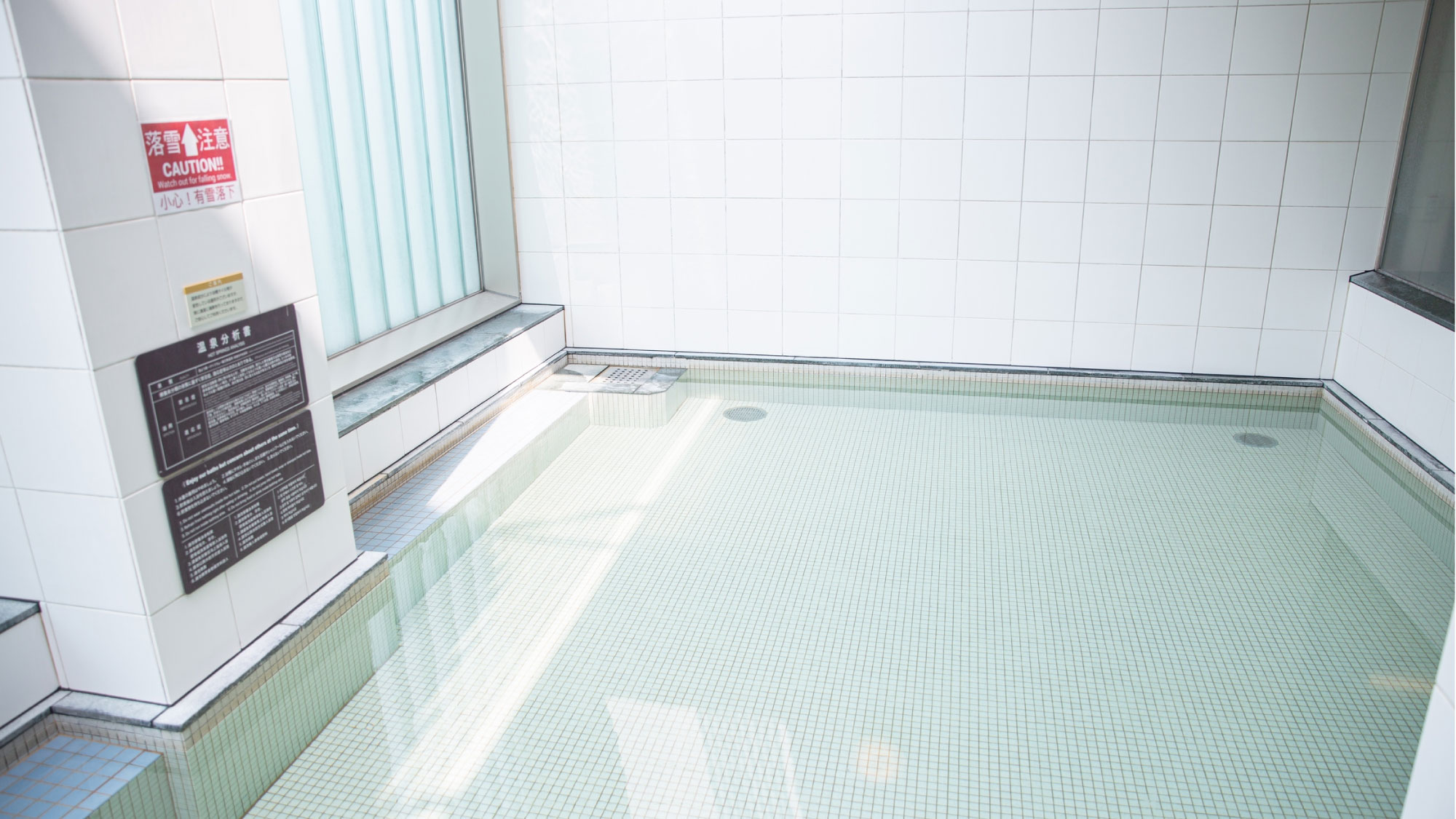 自然光が入る温泉露天風呂