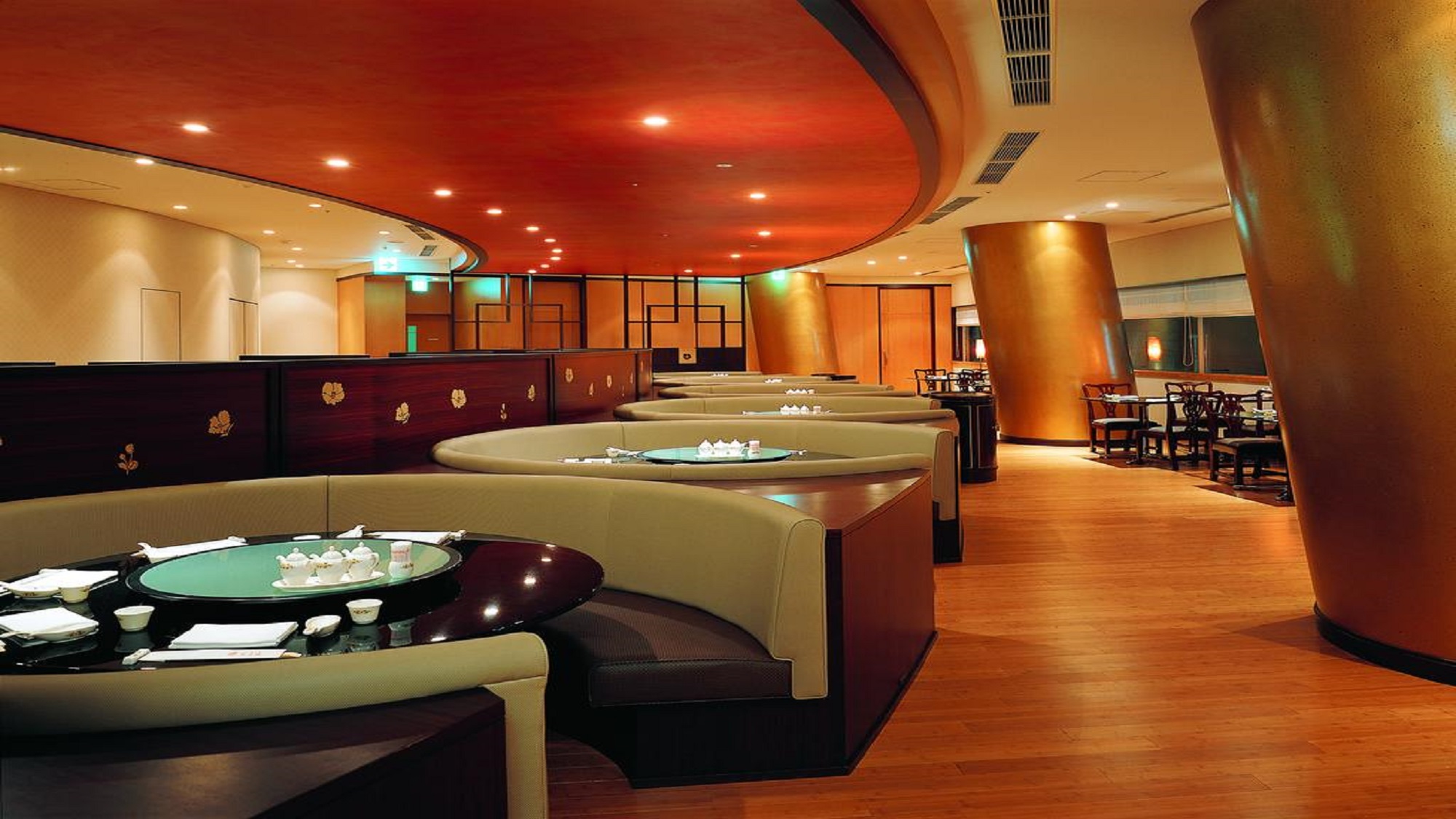 【中国料理芙蓉城（2階）】アラカルトからコースまで、多彩なメニューを揃えた中国料理のレストラン。