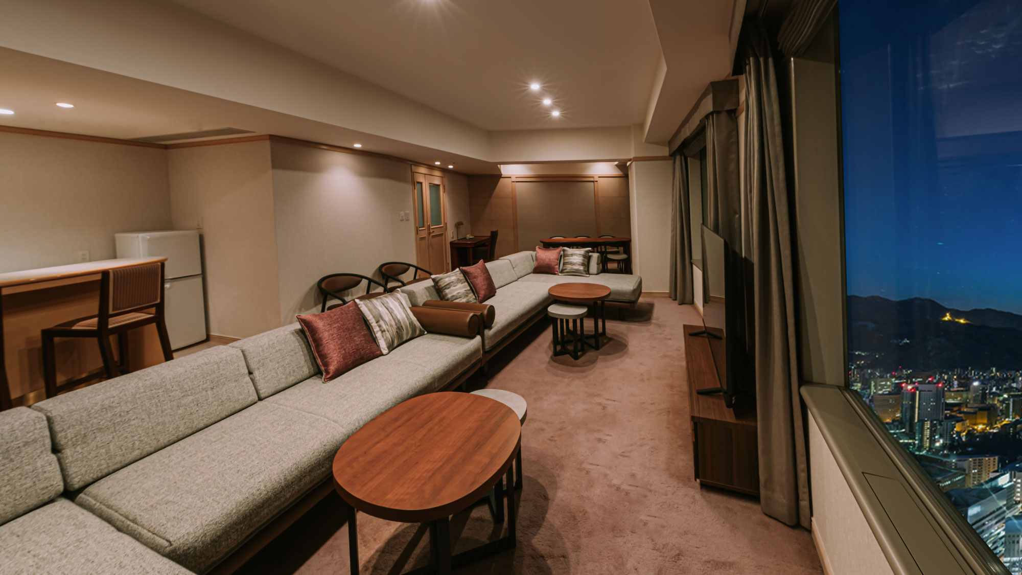 【クラブロイヤルスイートルーム（105㎡）】フロア:22-27階(全室禁煙)