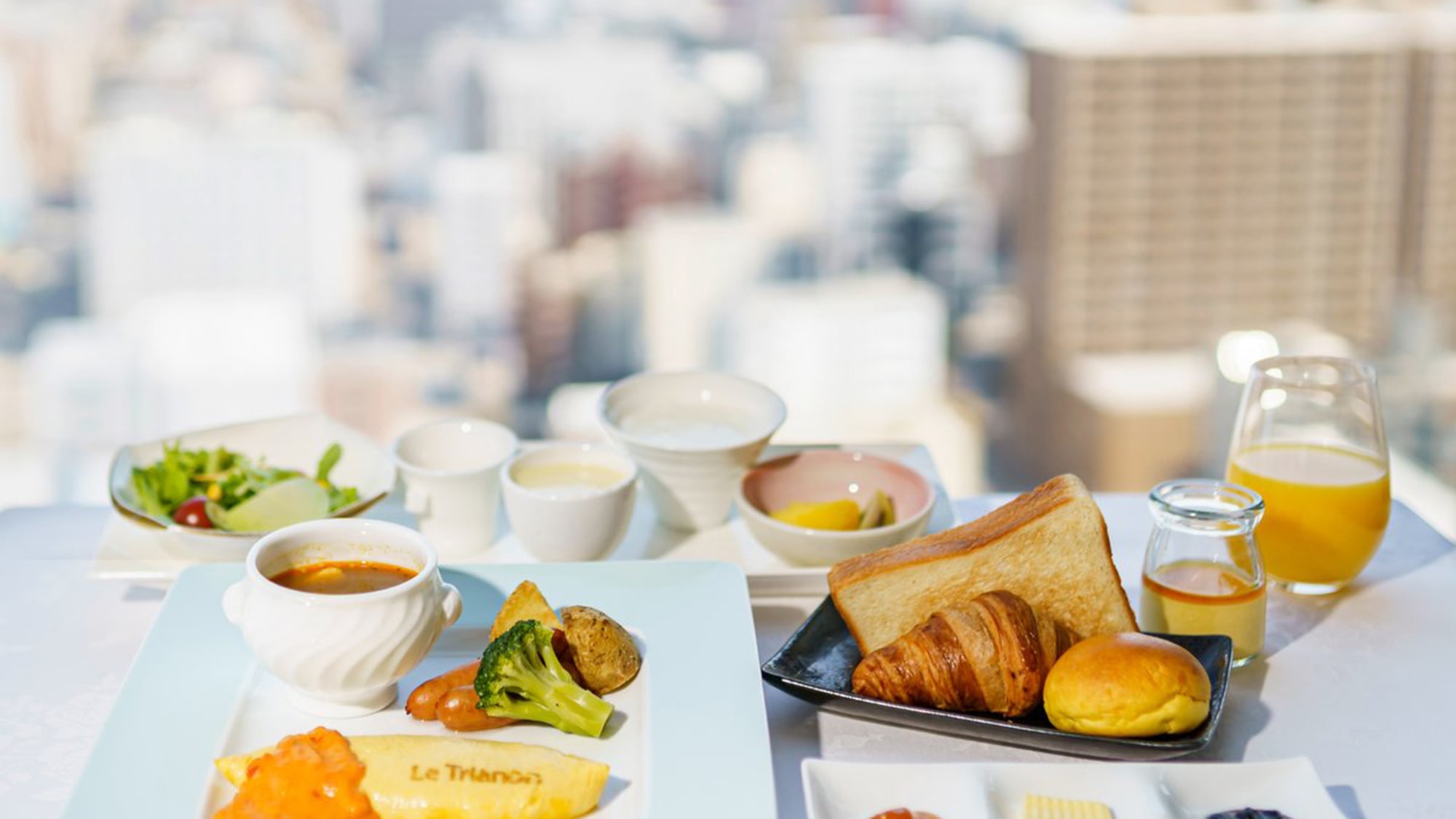 ロイヤルフロア朝食　洋定食または和定食お好きな方をお選びください。