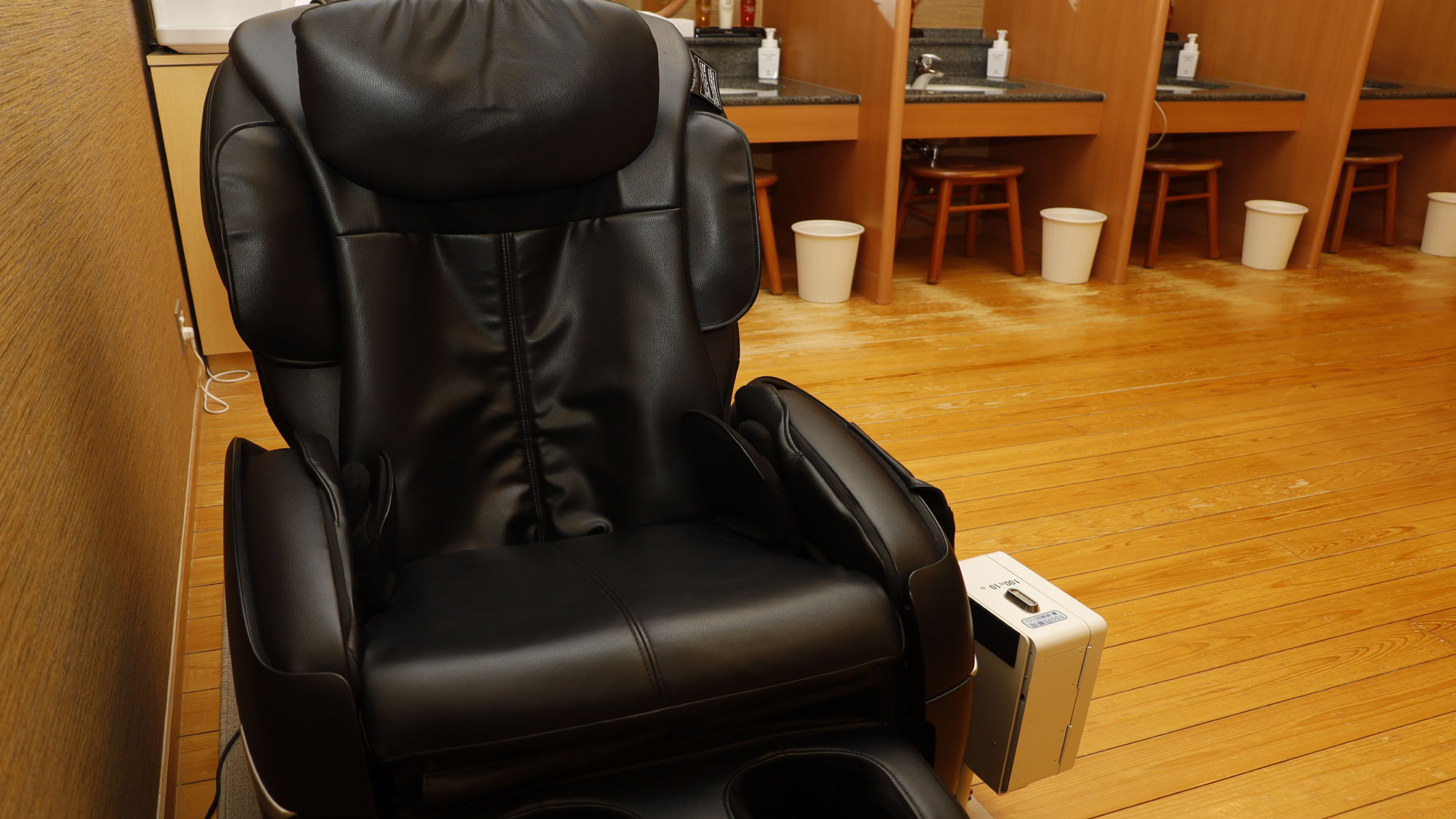 マッサージチェア（有料）で旅の疲れを癒してください。