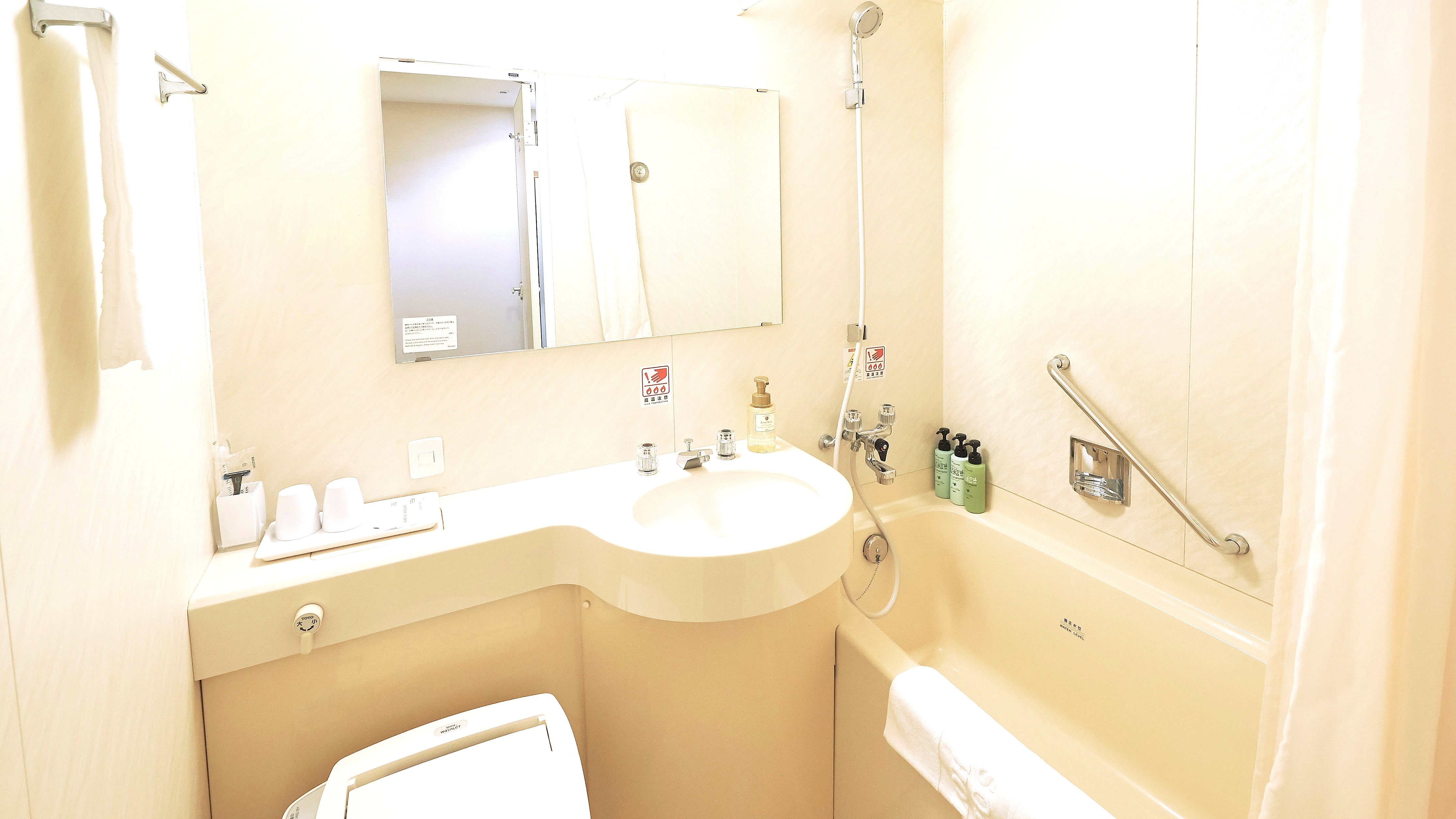 ユニットバス　お風呂、洗面、トイレの3つが同じスペースの標準バスルーム