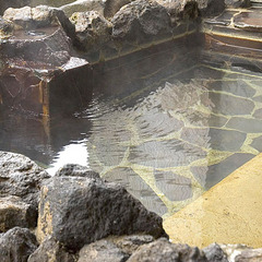 *露天風呂/爽やかな山間の風に吹かれながら、心地よい温泉時間を。