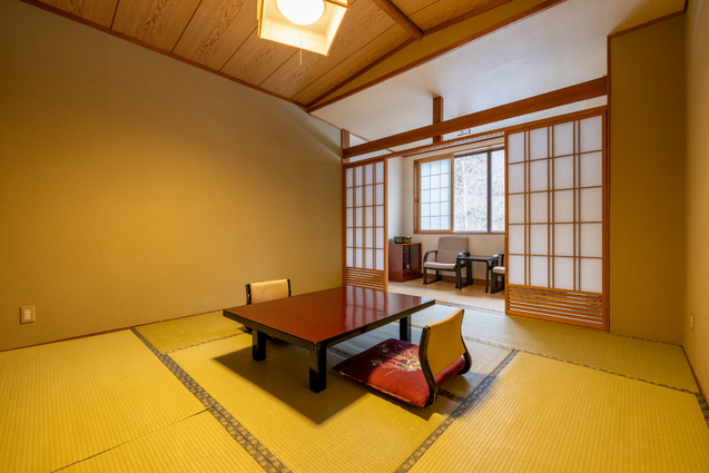 渓流を望む【和室８畳】別館１階　鉄筋建築※トイレ・洗面付き