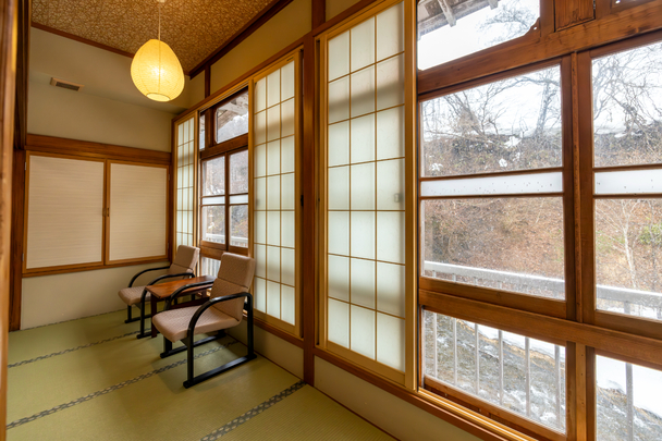 渓流を望む【和室８畳+４畳or和室１０畳】※トイレ洗面なし