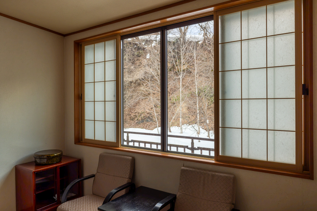 渓流を望む【和室８畳】別館１階　鉄筋建築※トイレ・洗面付き