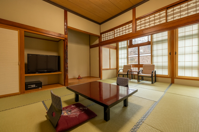 渓流を望む【和室８畳+４畳or和室１０畳】※トイレ洗面なし