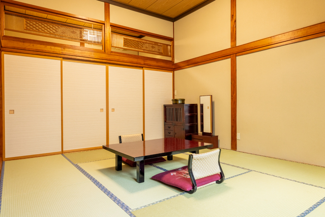 文豪「田宮虎彦」執筆【和室８畳+４畳】※トイレ・洗面なし