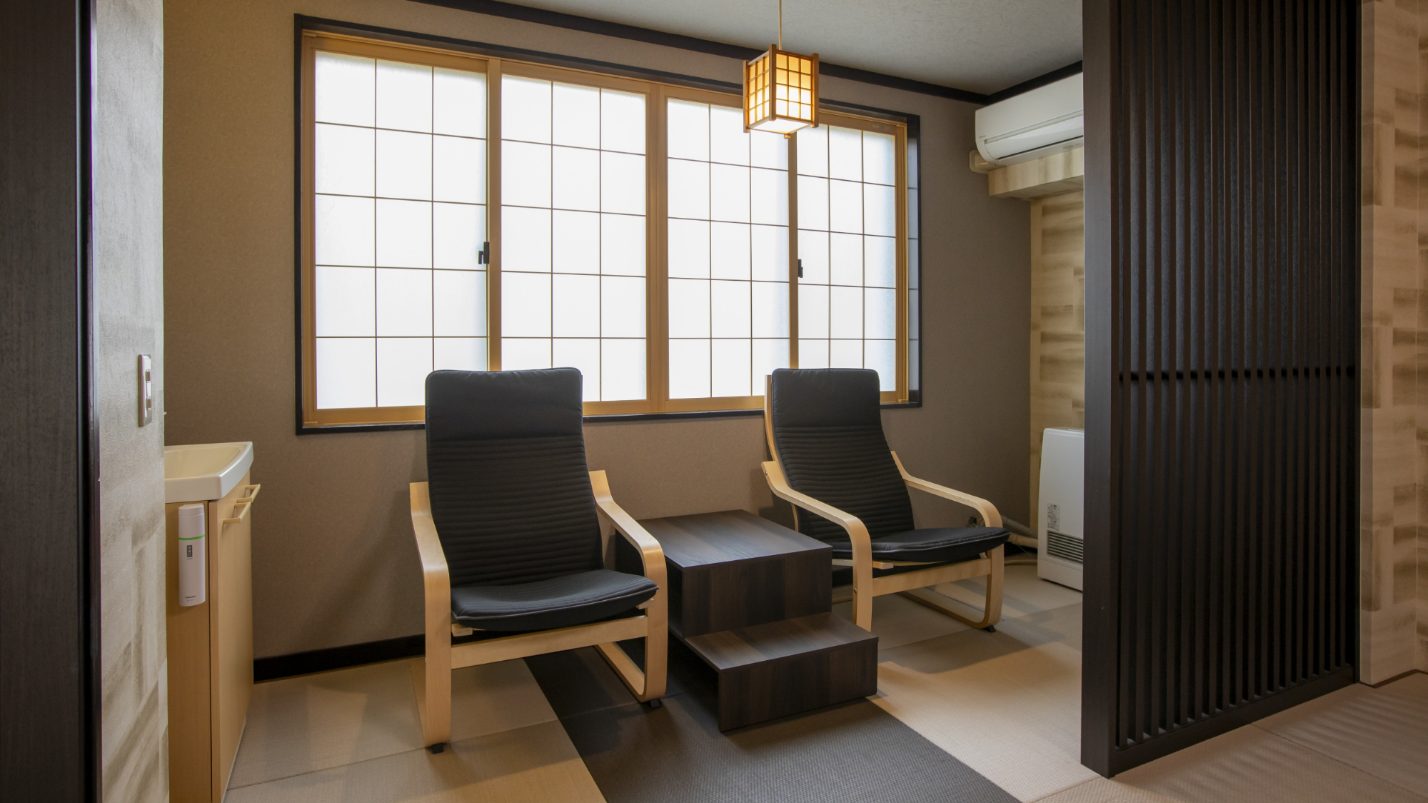 【新客室】渓流を望む３階【和洋室８畳】鉄筋建築※トイレ洗面付