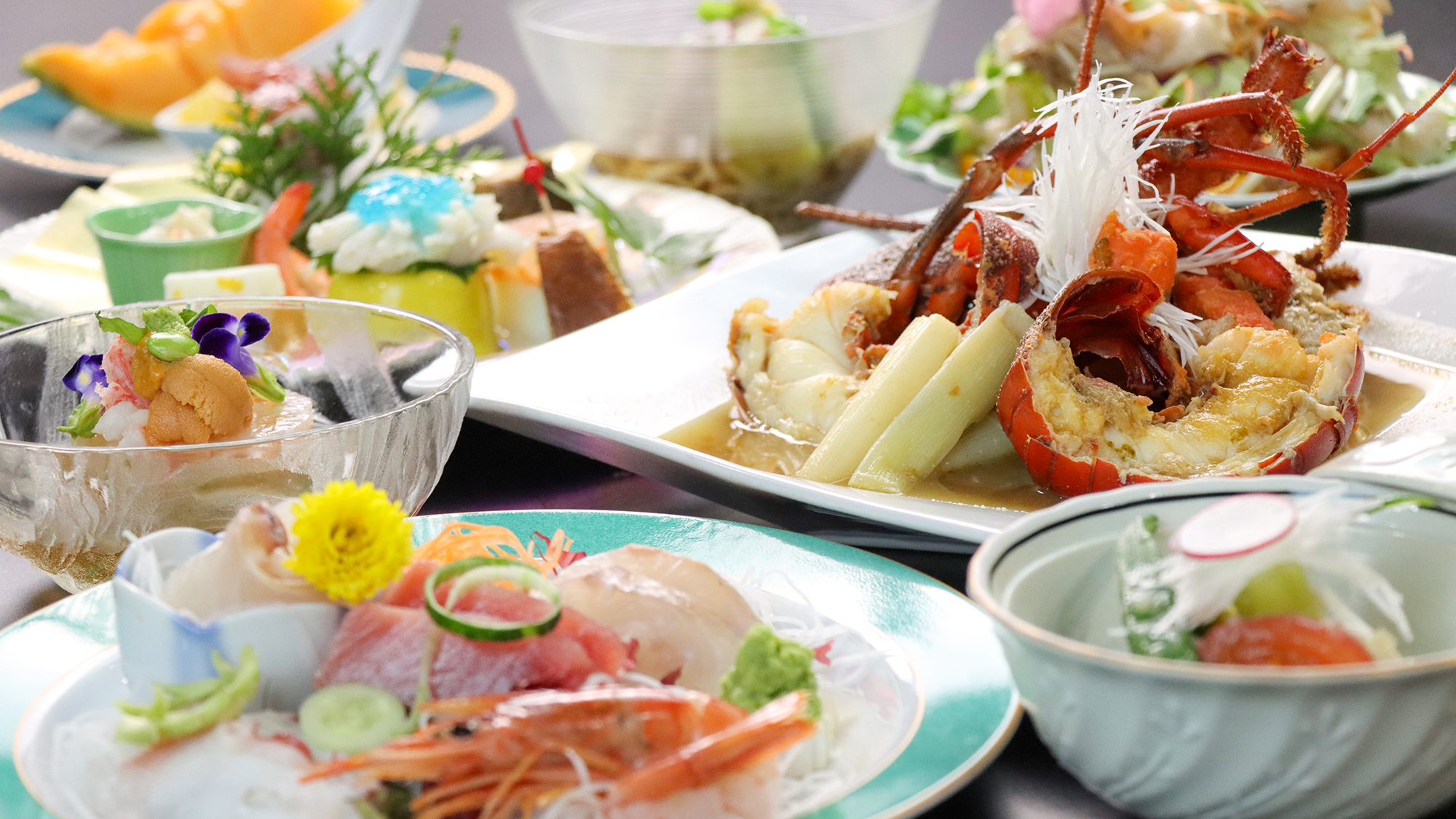 伊勢海老にお刺身と海の幸を味わうコース。
