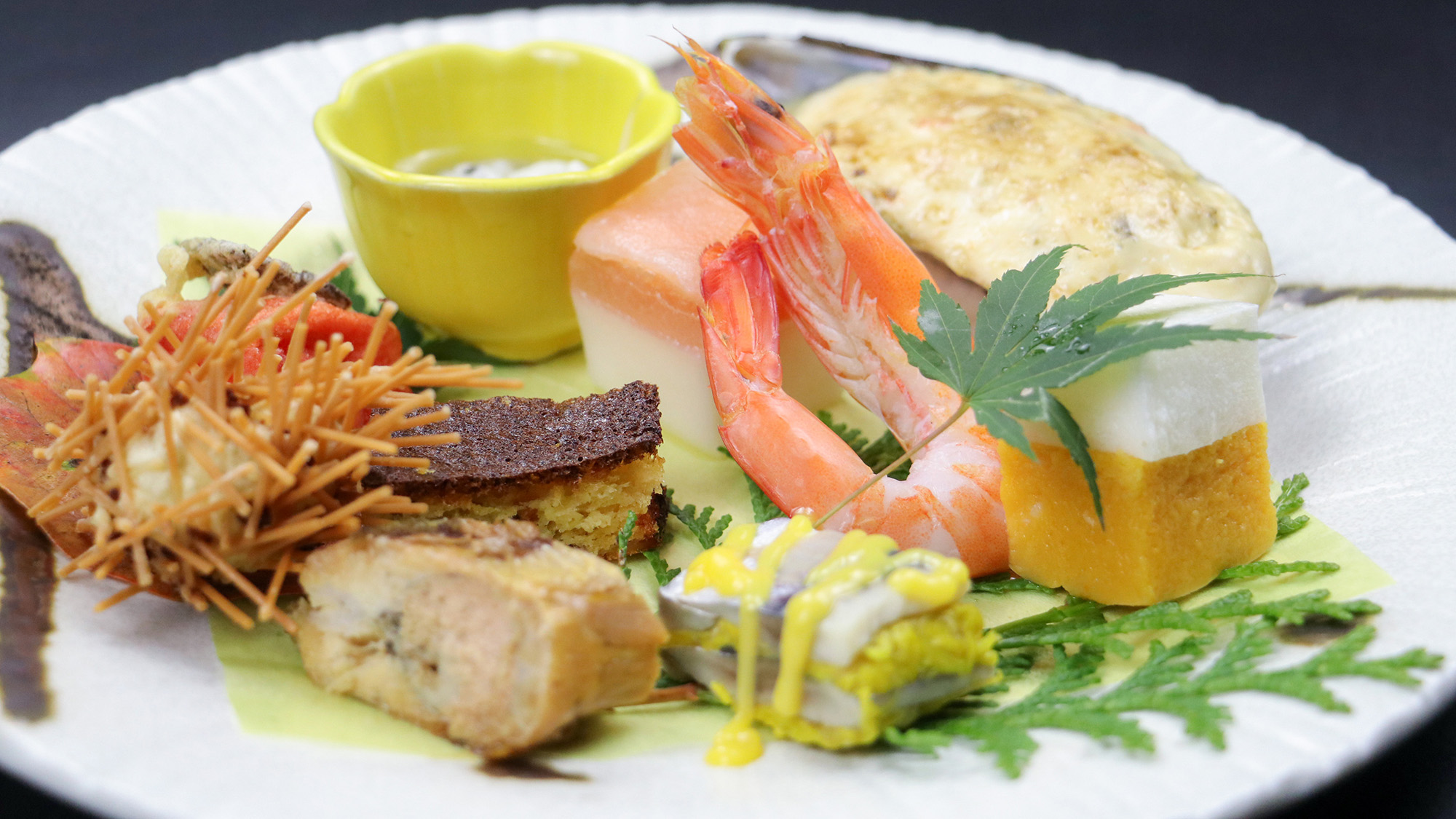 #あんこうプラン　コースを彩る創作的な前菜の数、見た目にもこだわった一品です。