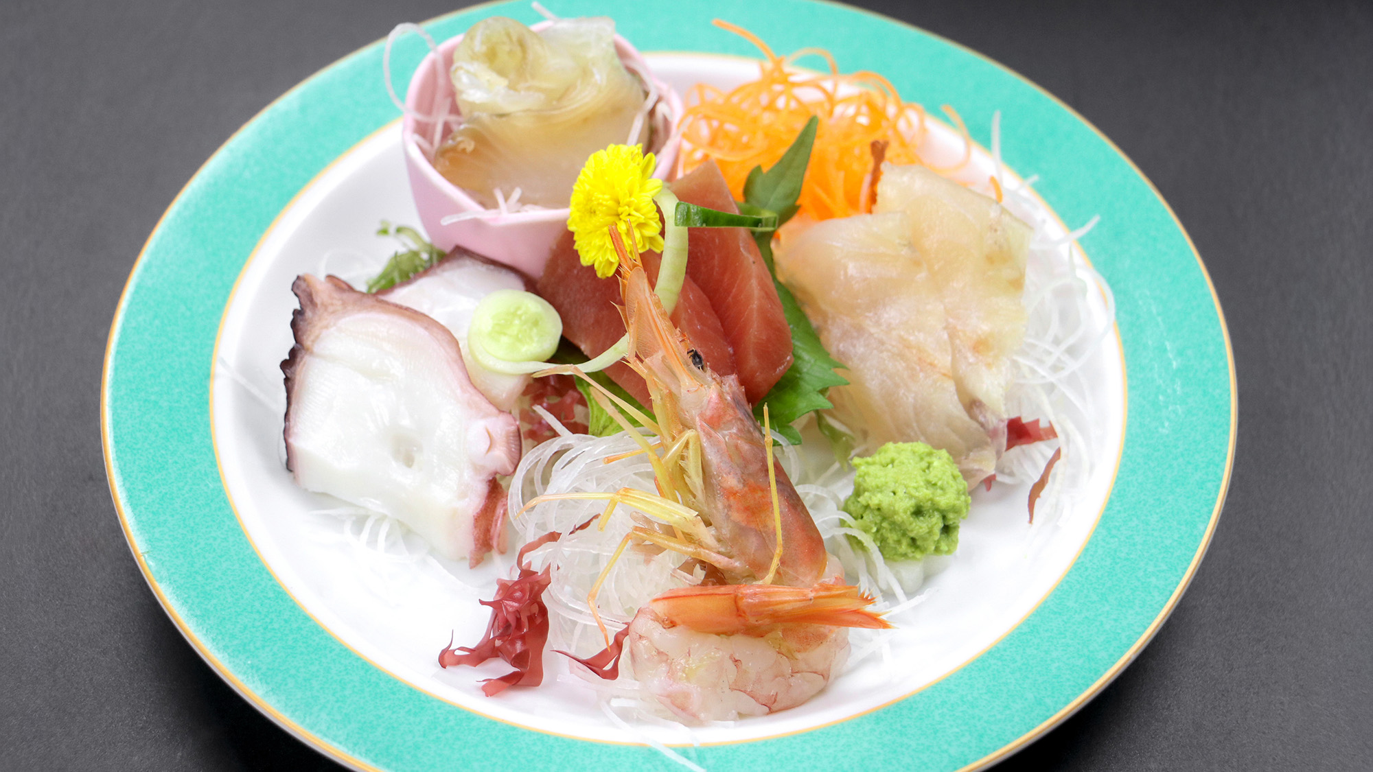 #あんこうプラン　新鮮そのもの！活きの良い海の幸が並ぶお造り盛り合わせ。