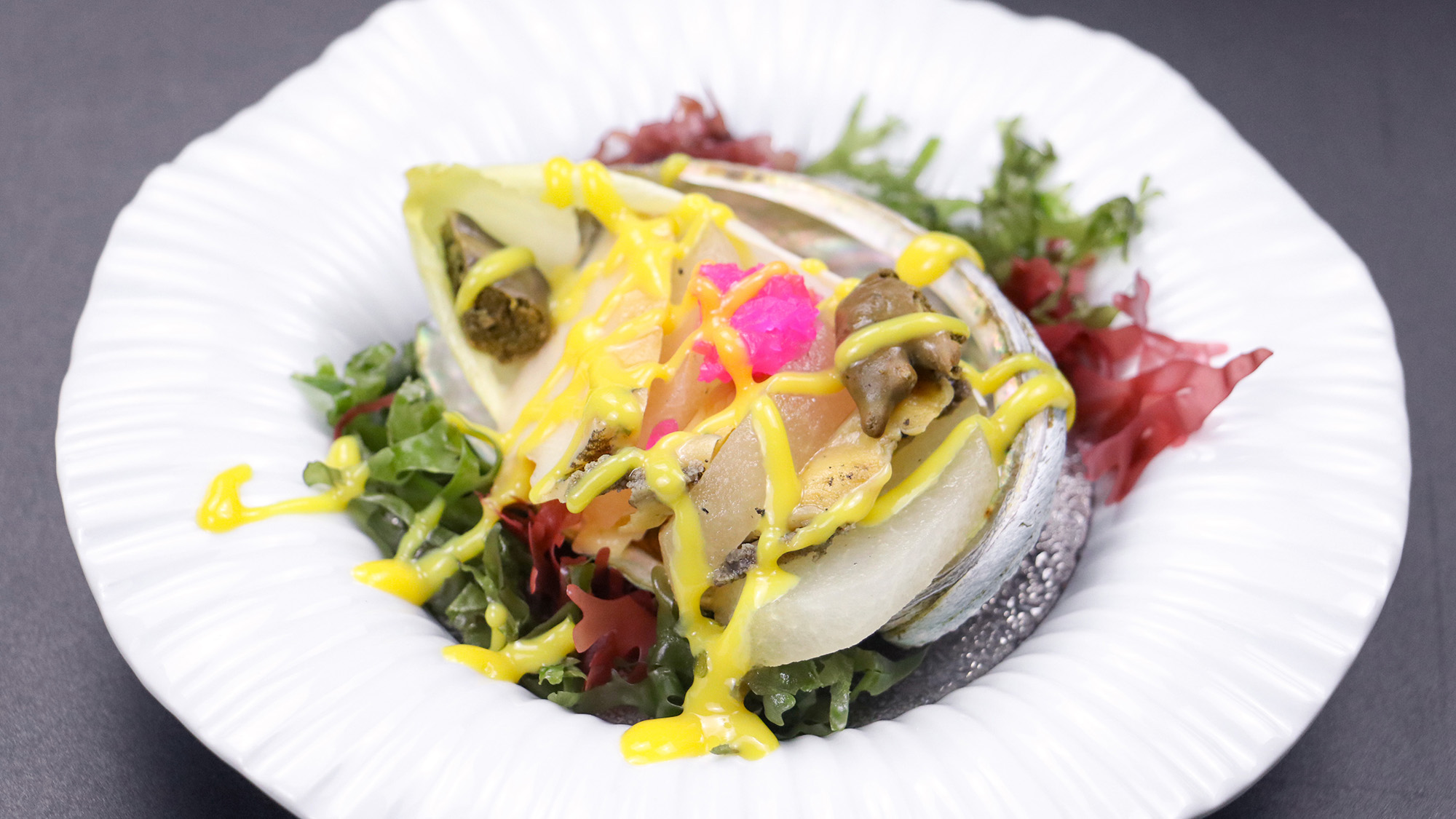 #あんこうプラン　海の幸を爽やかに味わうアワビとラフランスの卵黄ソース。