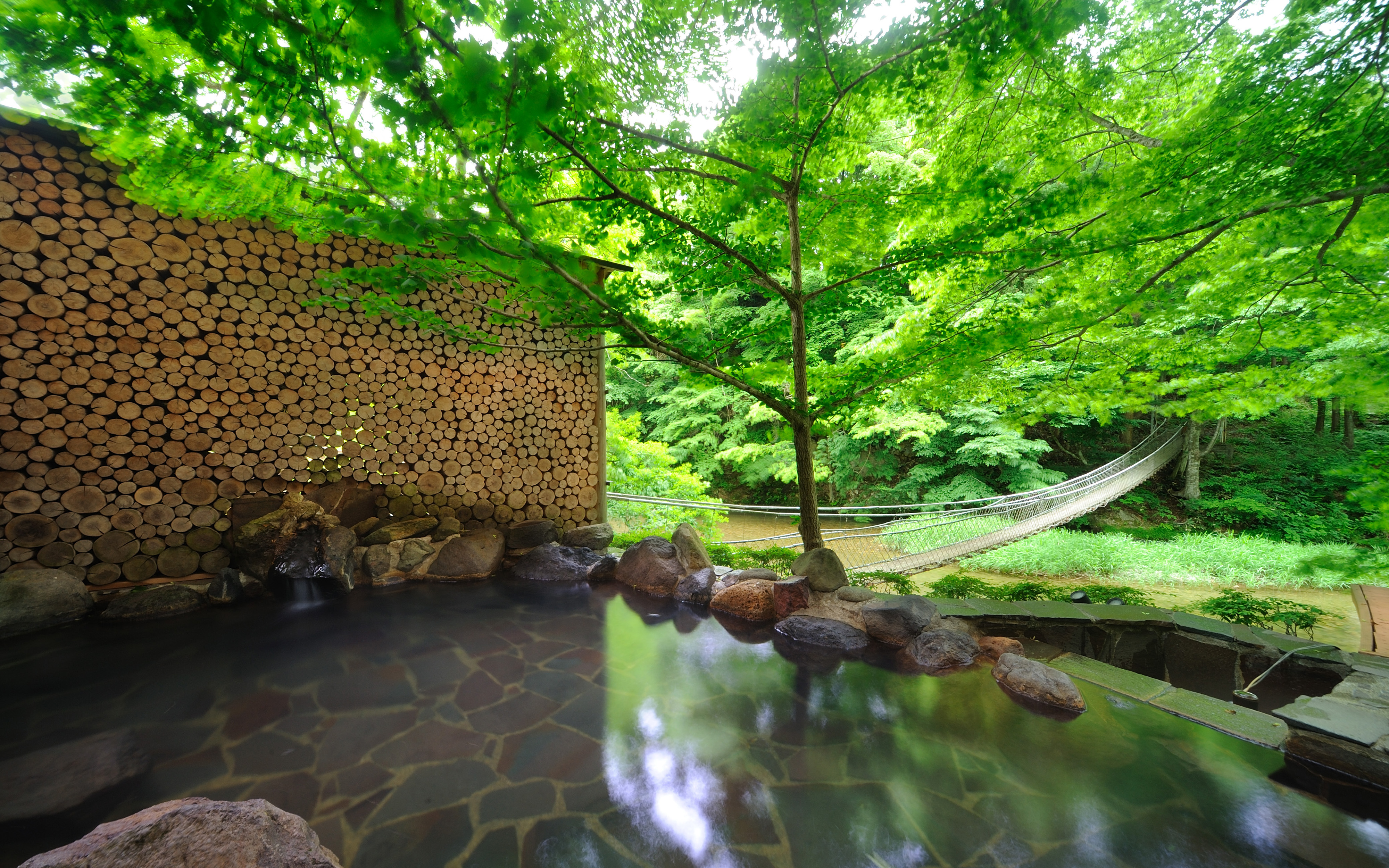 川の湯「岩露天風呂」 ※豊沢川と木々に囲まれて、森林浴をしながら温泉をご満喫頂けます