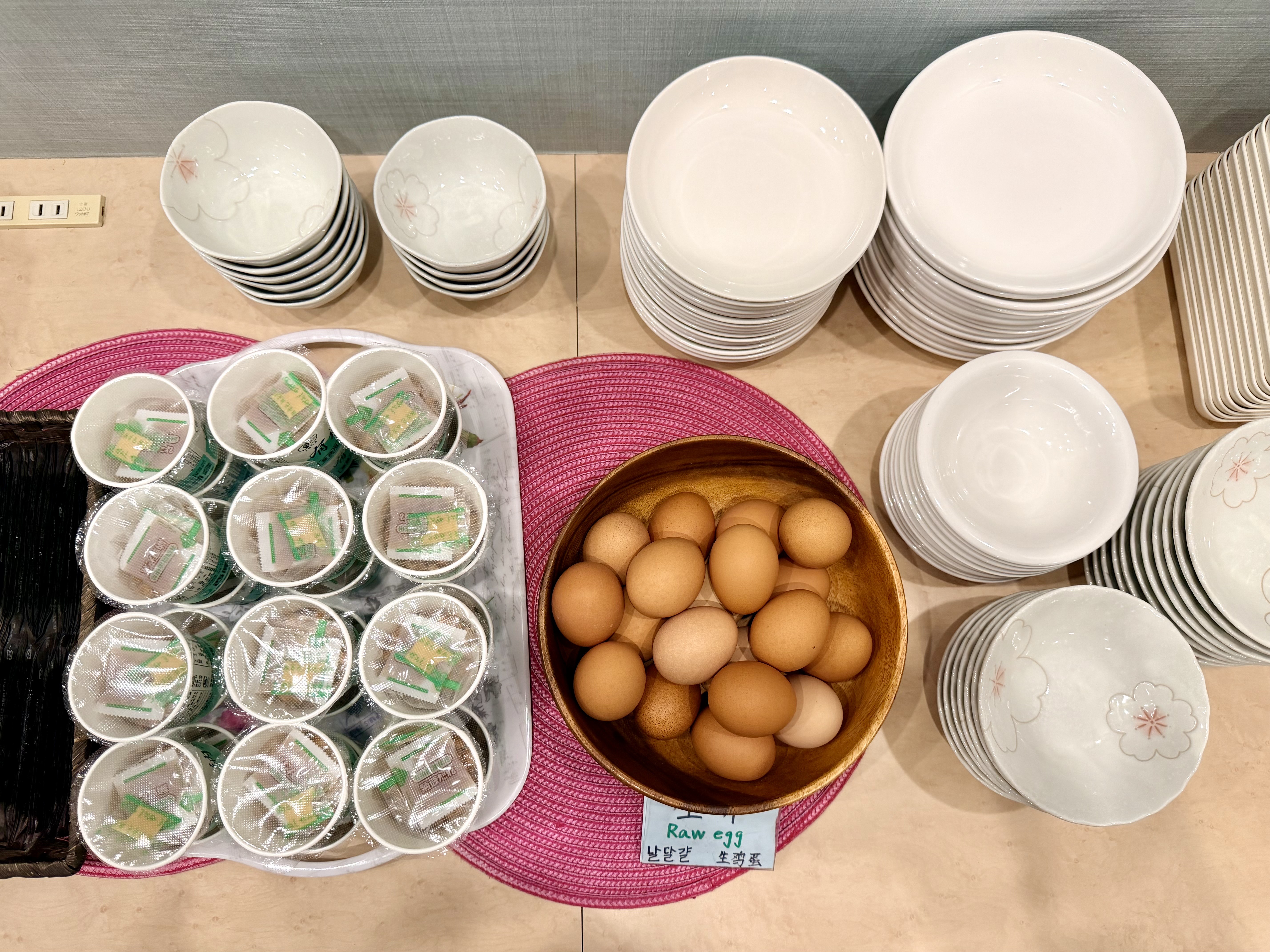 朝食（卵・納豆）