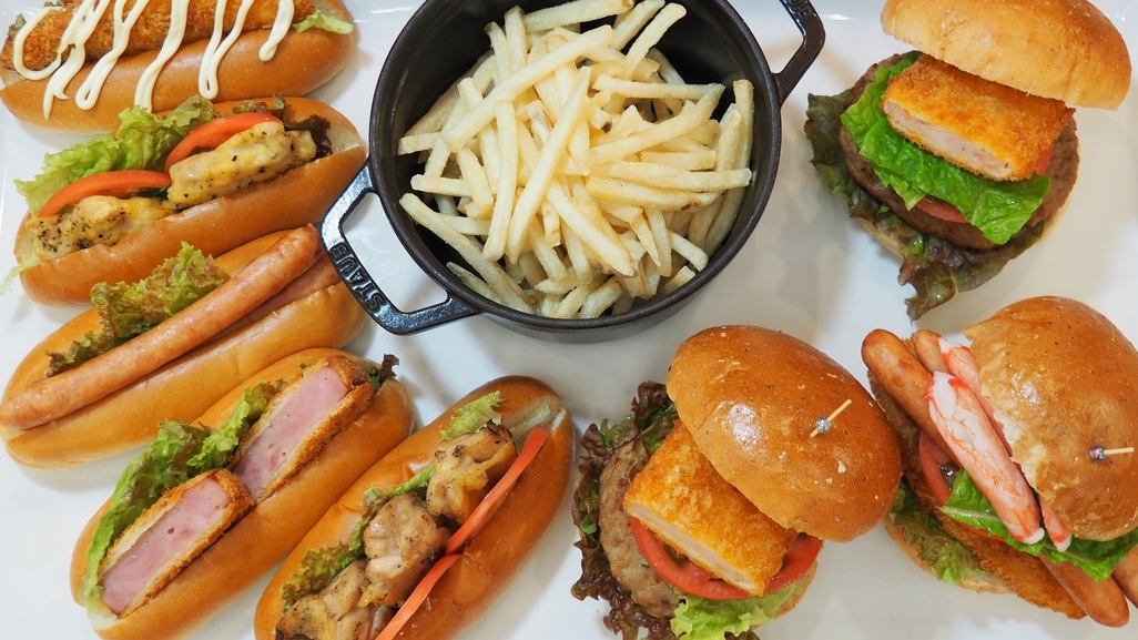 【8〜9月・夏バイキング】県産黒毛和牛と夏野菜の焼きしゃぶ他 オリジナルバーガーが作れるコーナーも！
