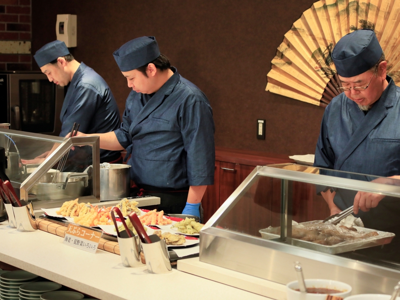 ・夕食バイキング会場オープンキッチン