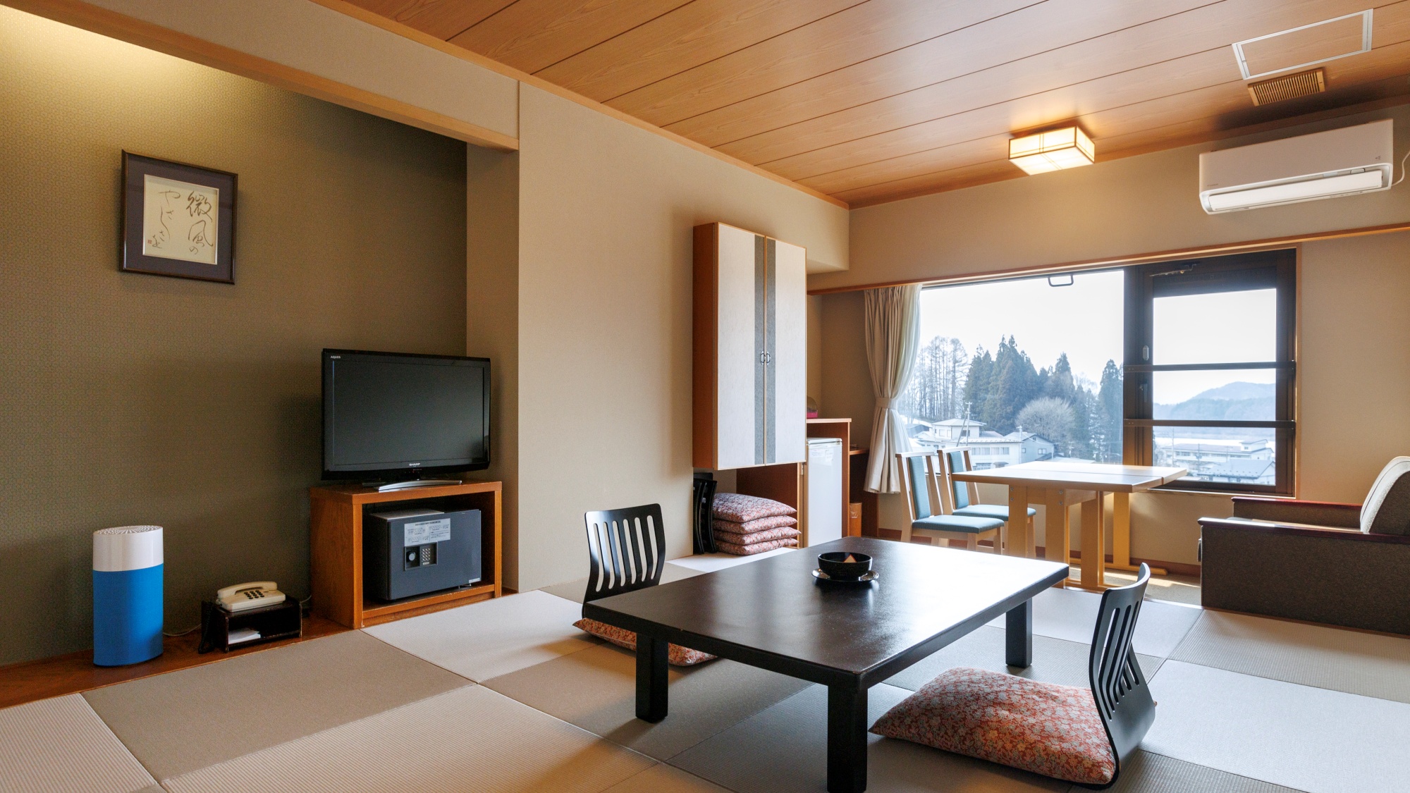 【和モダン和室】どなたでも過ごしやすい琉球畳のお部屋で足を伸ばしてごゆっくり。