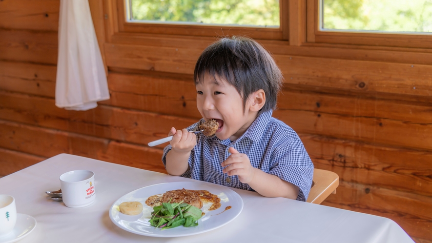 お子様プレート。大きなお口でパクッ！