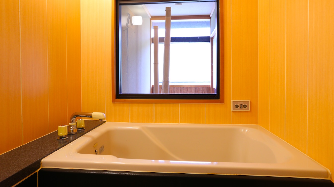 和室に備え付けのシャワールーム一例