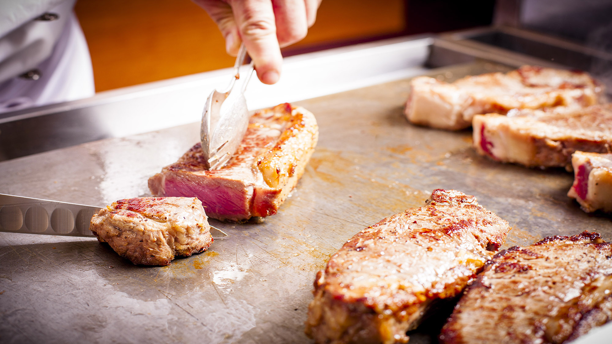 【ディナーブッフェ】目の前で焼くステーキは熱々ジューシー♪