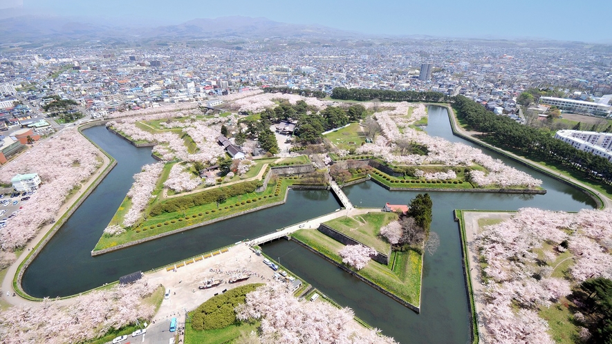 【特別史跡五稜郭跡】江戸時代末期に完成した国内初の西洋式城郭です。