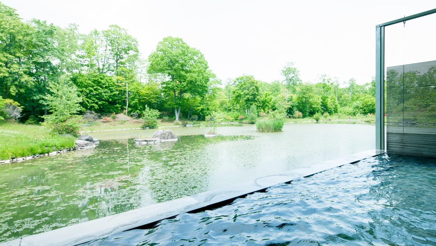 【西大沼温泉　森のゆ】夏の露天風呂から見える景色に癒されてみてはいかがでしょうか。
