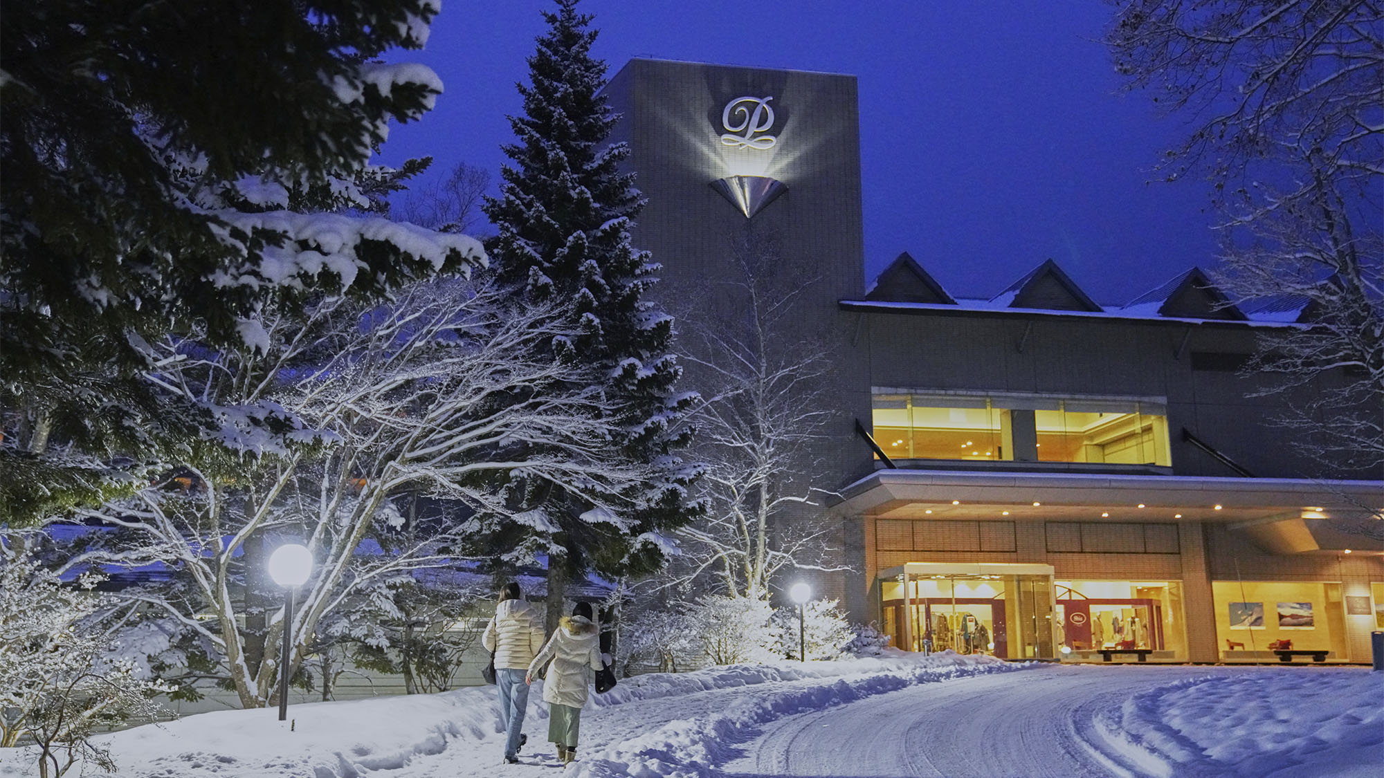 【外観】美しい大沼国定公園の自然の息吹を感じるリゾートホテル。