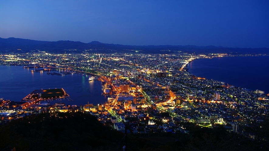 【函館山夜景】ロープウェイで3分、山頂の展望台からは「100万ドルの夜景」をお楽しみいただけます。