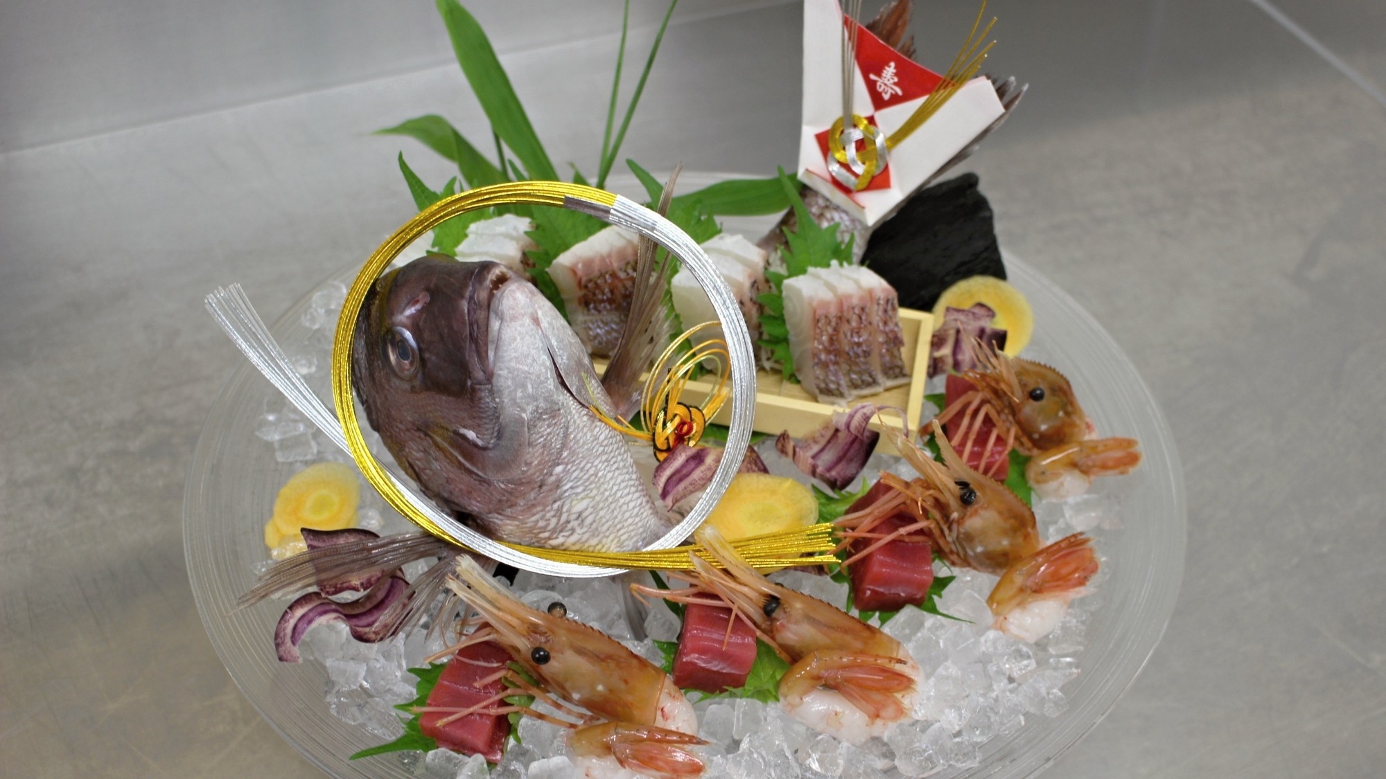 【家族記念日】鯛の尾頭付き！刺身盛り合わせ＆グラスシャンパンでお祝い／ビュッフェ　