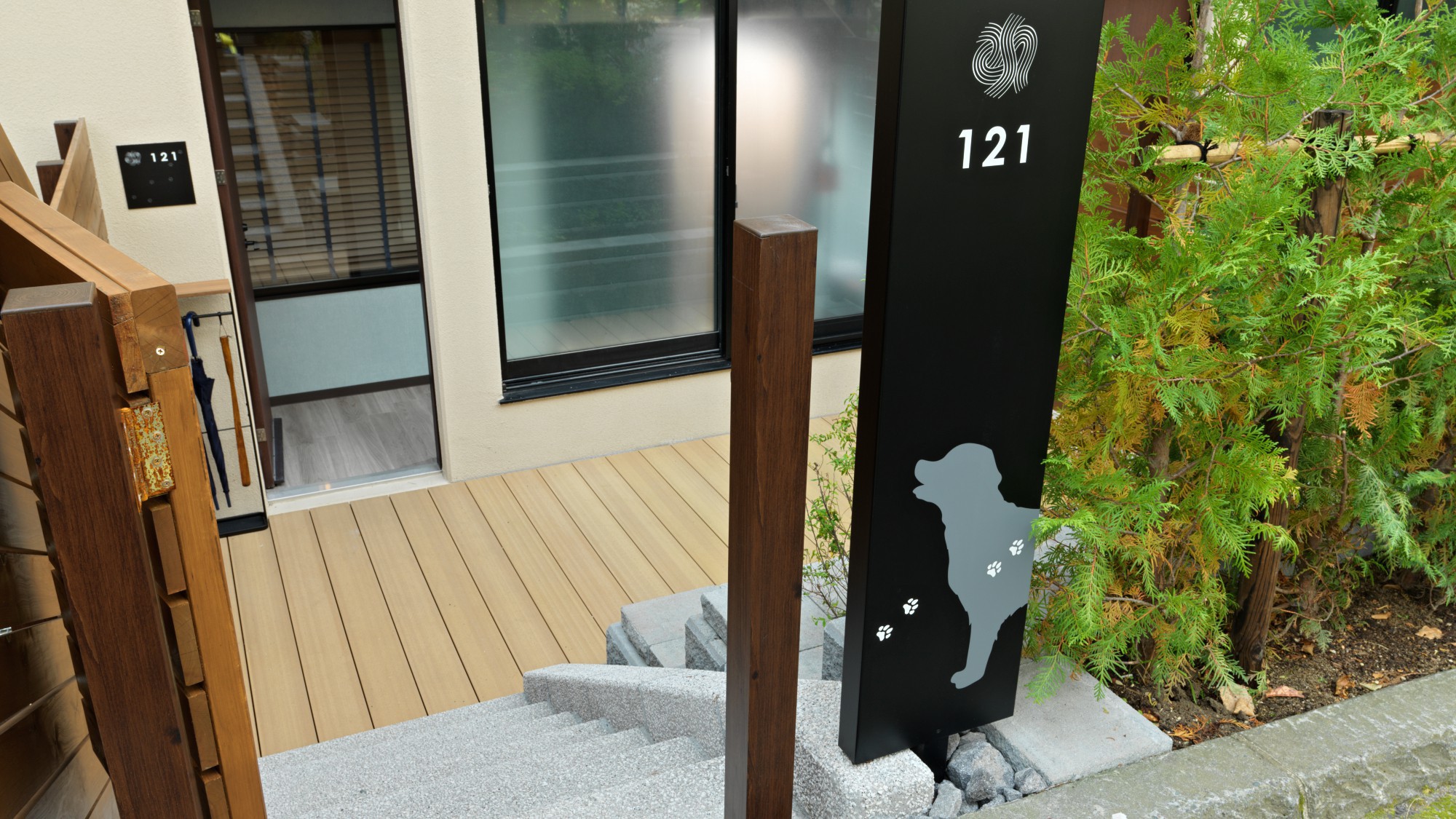 ◆わんちゃんルーム専用出入口/他のお客様と会うことなくお部屋に直接つながる専用出入口