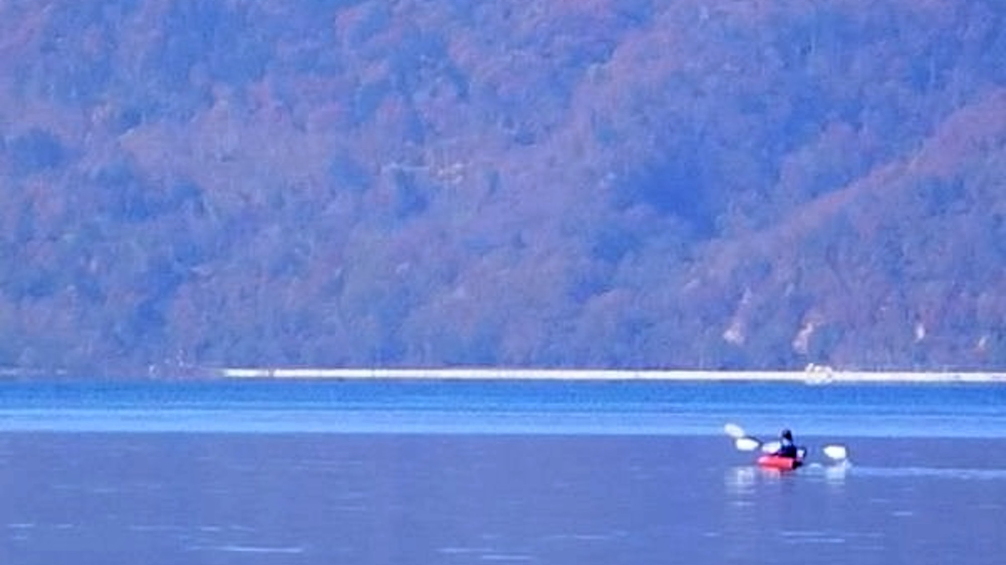◆支笏湖／湖上を渡る風が心地よい、支笏湖の大自然