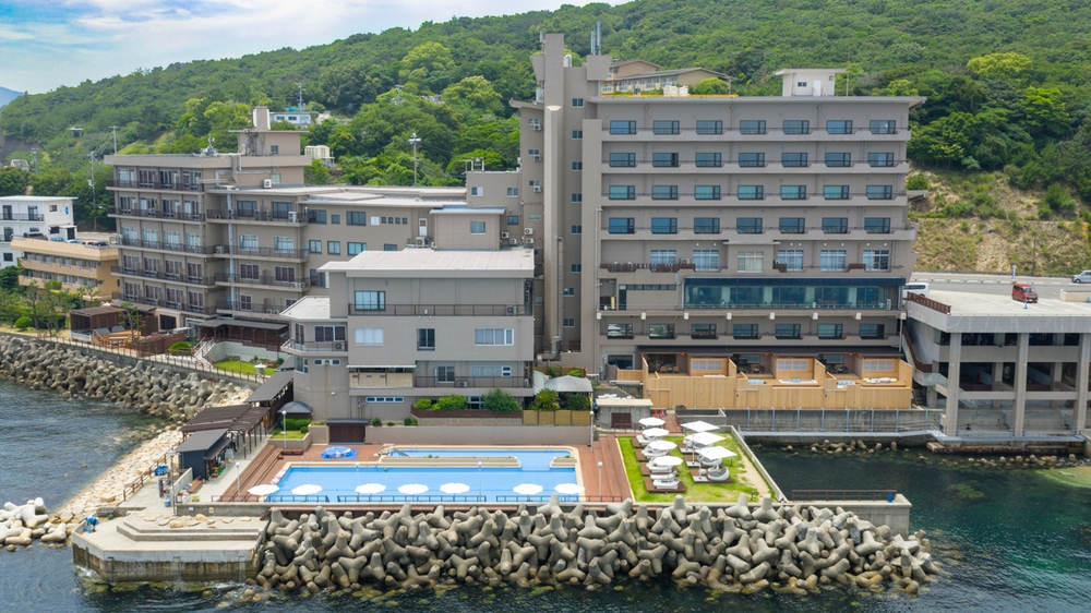 あわかん 本館と南館の外観