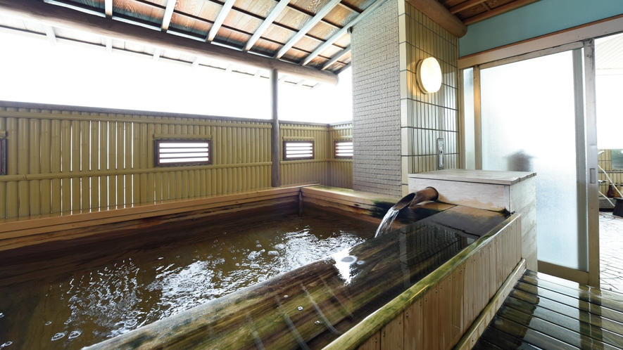 2階パノラマ大浴場檜風呂